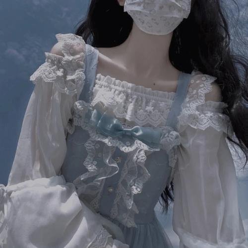 进京寻亲，被哥哥死对头宠翻天